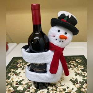 NWT Adorable Stuffed Huggable Snowman Christmas Wine Bottle Cover.
